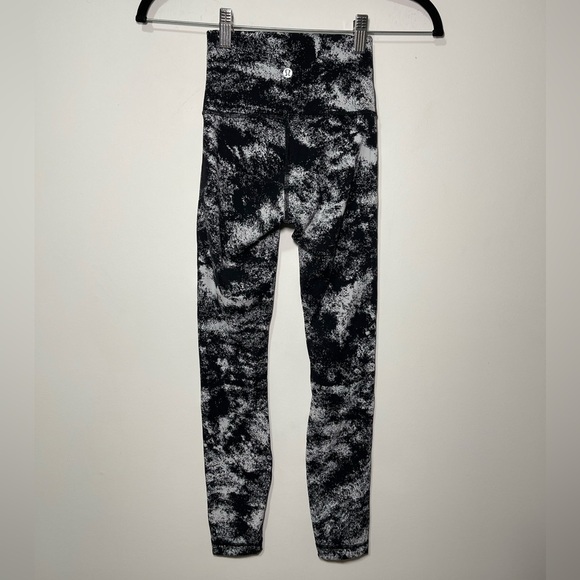 Lululemon Women Wunder Under Hugh Rise Black and white Leggings in 2 - Picture 7 of 11